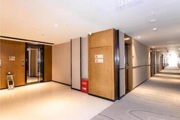 هتل Jtour Inn Yulin High Speed Railway Station Rt Mart