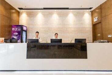هتل Jtour Inn Yulin High Speed Railway Station Rt Mart