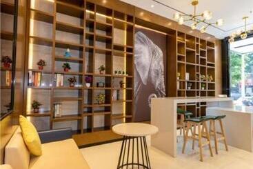 هتل Jtour Inn Yulin High Speed Railway Station Rt Mart