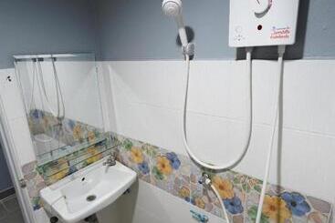 هتل Roomquest Prachin Buri Rojana