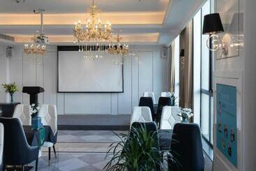 هتل Xana Deluxe Shangqiu Ancient Town