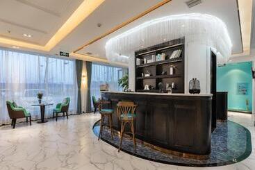 هتل Xana Deluxe Shangqiu Ancient Town