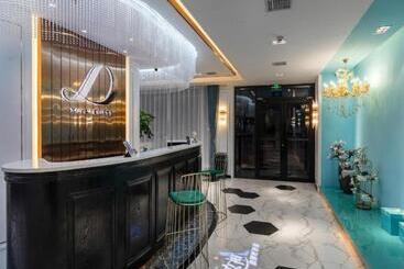 هتل Xana Deluxe Shangqiu Ancient Town