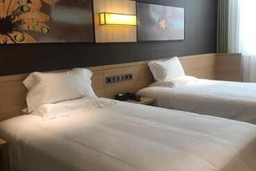 Iu Hotels· Taiyuan Qianfeng Nan Road