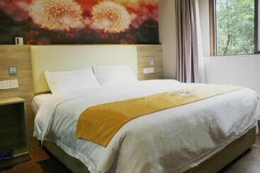 Pai Hotel·chongqing Jiangbei Airport Changfu Road Light Rail Station
