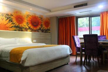 Pai Hotel·chongqing Jiangbei Airport Changfu Road Light Rail Station