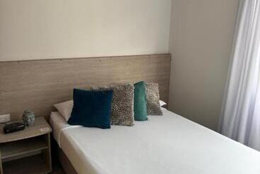 تختخواب و صبحانه Zivá Hostal