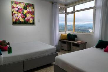تختخواب و صبحانه Zivá Hostal