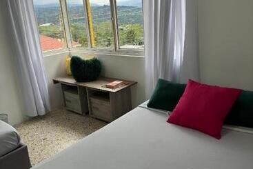 تختخواب و صبحانه Zivá Hostal