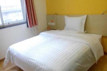 בית מלון כפרי 7 Days Inn Yan An Baotashan