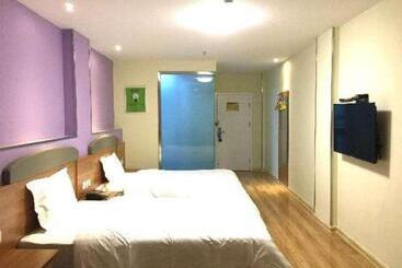 هتل 7 Days Inn Yingshang Lanxing Building Materials Market