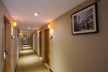 هتل 7 Days Inn Yingshang Lanxing Building Materials Market