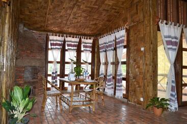 هتل Phou Iu Iii Bungalows