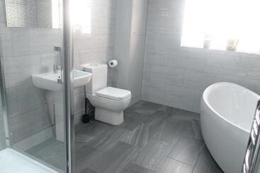 هتل The Elmsleigh Suite At Claremont