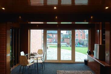 هتل The Elmsleigh Suite At Claremont