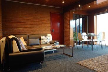 هتل The Elmsleigh Suite At Claremont