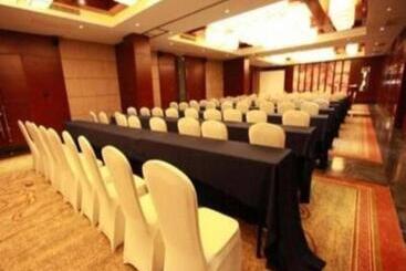 هتل Wuhan Gaotie Kairui International