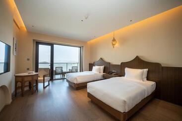 هتل Zhoushan Poly Senbo Nature Park & Resort