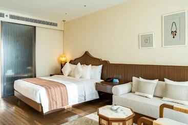 هتل Zhoushan Poly Senbo Nature Park & Resort