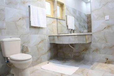 پانسیون 4 Kanal Entire Private Guest House With 2 Bedrooms Attached Bathrooms And Kitchen And Lawn