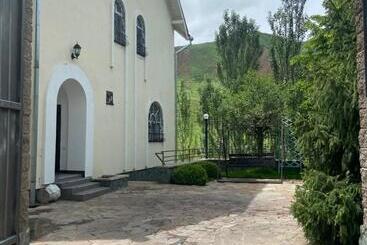 پانسیون Alamedin Serenity Villa