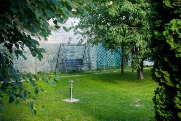 پانسیون Alamedin Serenity Villa