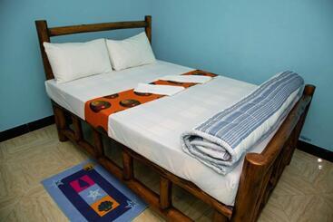 تختخواب و صبحانه Travellers Home
