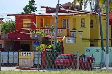 هتل Hostal Casa D Pepe