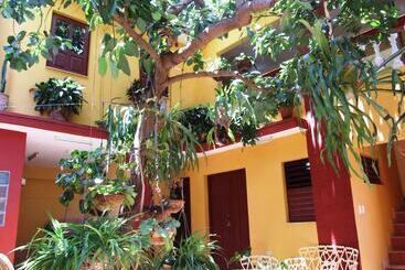 هتل Hostal Casa D Pepe