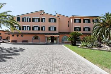 هتل Villa Luigi