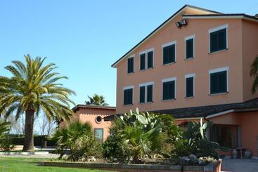 هتل Villa Luigi