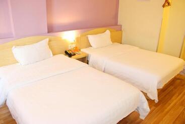 هتل 7days Inn Haikou Nansha Road City Square