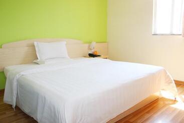 هتل 7days Inn Haikou Nansha Road City Square