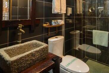 هتل Yangshuo Mountain Nest Boutique