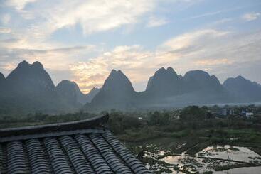 هتل Yangshuo Mountain Nest Boutique