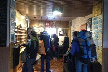 The Cloudland International Youth Hostel Close To The City Center,15 Min Walks To The Subway, Close