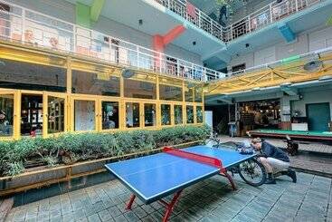 The Cloudland International Youth Hostel Close To The City Center,15 Min Walks To The Subway, Close