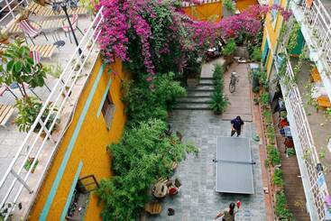 The Cloudland International Youth Hostel Close To The City Center,15 Min Walks To The Subway, Close
