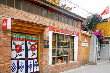 The Cloudland International Youth Hostel Close To The City Center,15 Min Walks To The Subway, Close