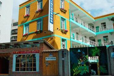 The Cloudland International Youth Hostel Close To The City Center,15 Min Walks To The Subway, Close