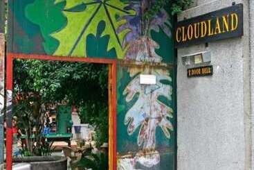 The Cloudland International Youth Hostel Close To The City Center,15 Min Walks To The Subway, Close