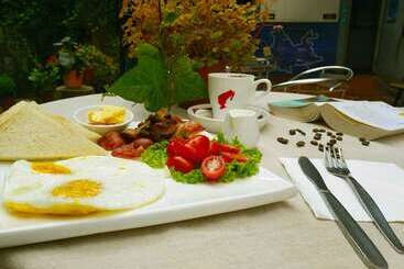 The Cloudland International Youth Hostel Close To The City Center,15 Min Walks To The Subway, Close