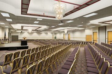 Отель Best Western Plus Peppertree Nampa Civic Center Inn