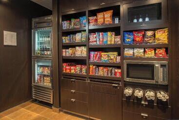 هتل Courtyard By Marriott Hershey Chocolate Avenue