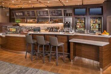 هتل Courtyard By Marriott Hershey Chocolate Avenue