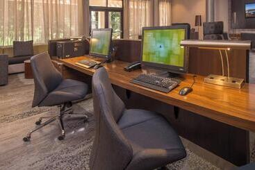 هتل Courtyard By Marriott Hershey Chocolate Avenue