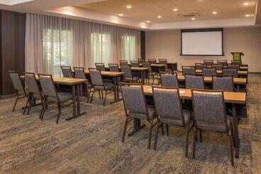 هتل Courtyard By Marriott Hershey Chocolate Avenue