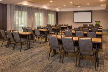 هتل Courtyard By Marriott Hershey Chocolate Avenue