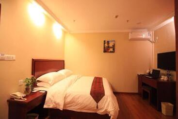 هتل Greentree Inn Liaoning Dalian Railway Station South Shengli Square Express