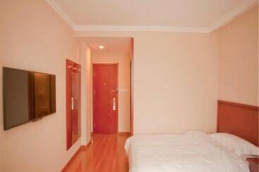 هتل Greentree Inn Liaoning Dalian Railway Station South Shengli Square Express